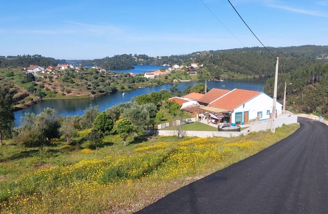 A Carpinteira Lake House - An authentic Portuguese country house by the lake!