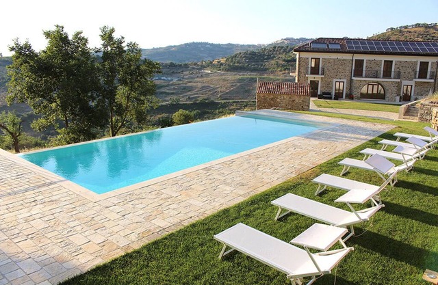 LUXUS LANDHAUS IN CILENTO COAST, 18 GÄSTE, WIFI, POOL, GARTEN