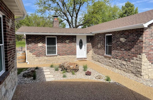 A Charming Home newly remodeled and furnished