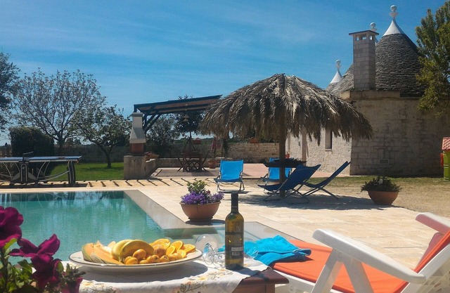 Un encantador refugio rural de Trulli con piscina privada