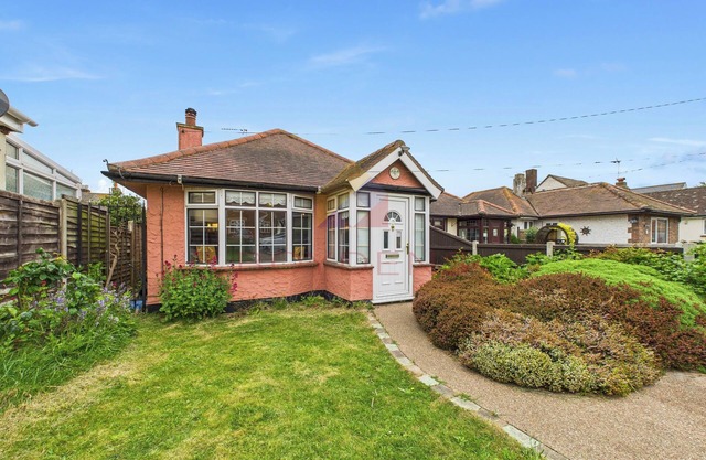 A Charming Traditional Two Bedroom Cottage in Kirby Le Soken