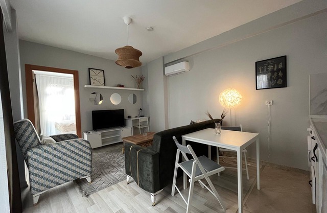 A-Chic 1-bedroom apartment with WiFi, AC in vibrant Istanbul