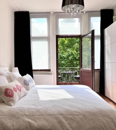A Chic Haven in the Heart of Urban Nature