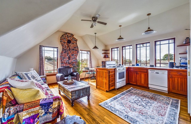 A combo of the 2nd and 3rd floors of SkyDeck House, dog / pet friendly!