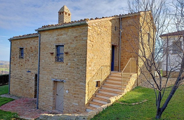 A comfortable 2 bedroom country apartment with private patio at La Stradella
