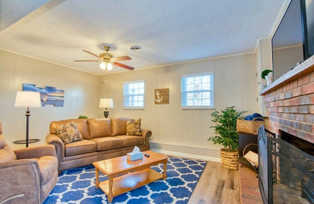 A comfortable home near the Motor Mile and Boone Lake, 5mins to I-26, Wing Deer Park, and the Mall.