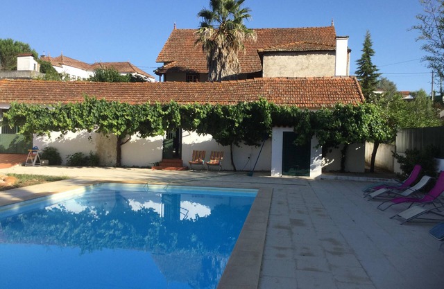 Ein umgebautes Bauernhaus mit privatem Pool und auf den Innenhof