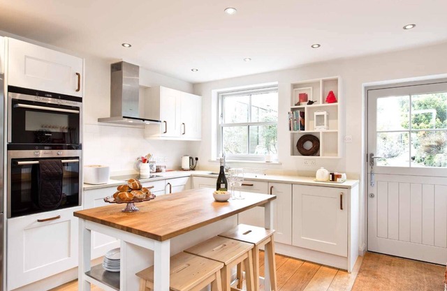A cosy country cottage in the village of Curbar with amazing views of Curbar Edge