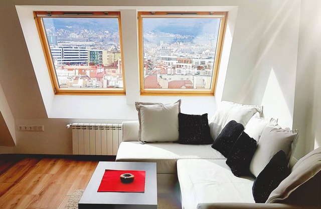 Eine gemütliche moderne Wohnung