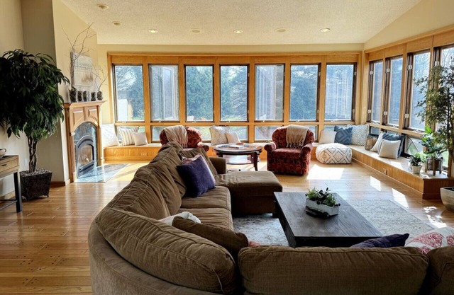 A+ Country Getaway | Rooftop Deck | Pet Friendly