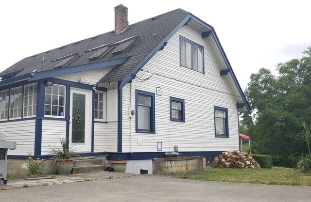 A country hostel with safe affordable beds in dorm style bedrooms