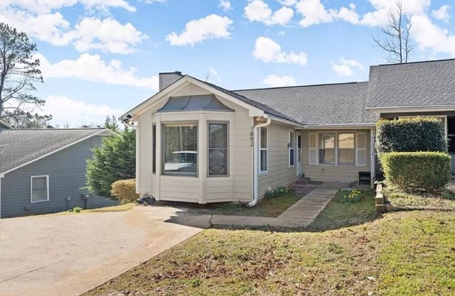 A Cozy 2-bed, 2-bath condo home in Smyrna near Braves Stadium.