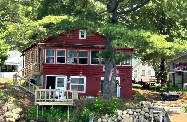 A cozy Adirondack cabin with mountain and lake views!