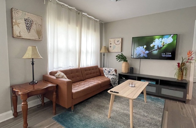A Cozy and Comfortable Home Away from Home in Pensacola