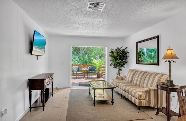 A cozy apartment near downtown and the beach.