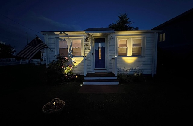 A Cozy Beach Cottage at Conimicut Point, water views, and walk to the beach.