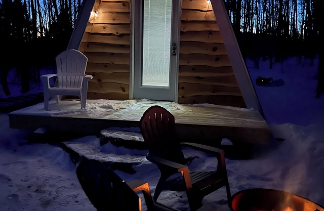 A cozy cabin ideal for a couple who want to get away and enjoy the outdoors.
