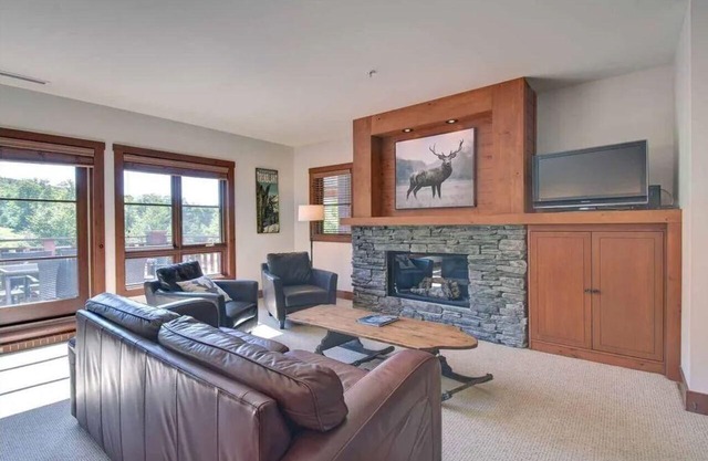 A Cozy Chalet right at the Versant Soleil (Ski in / Ski out)