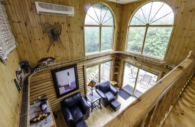 A Cozy Country Retreat * Indoor Hot Tub * Ski * Wi-Fi