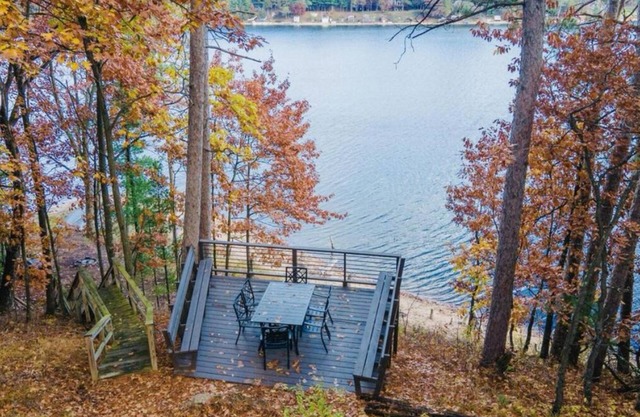 A cozy escape at Fish Lake Hideaway- Lake house with beautiful views!