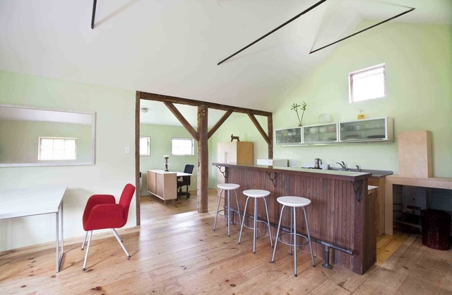 Ein gemütliches Bauernhaus inmitten von zwei Scheunen im Hudson Valley