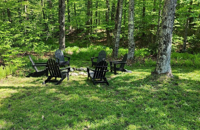 A cozy, pristine family retreat located in the town of Inlet.