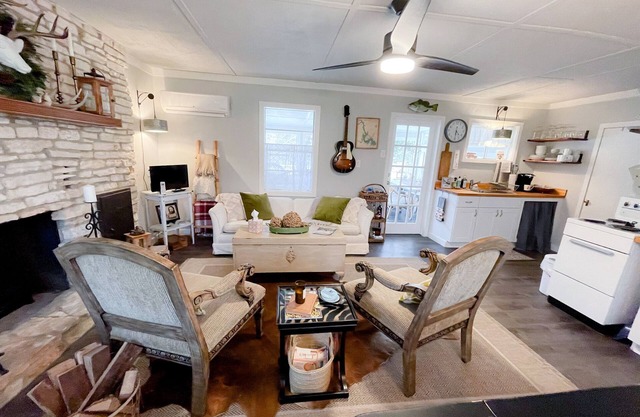 A Cozy, quiet and most perfect cottage beautifully located on a waterfront cove.