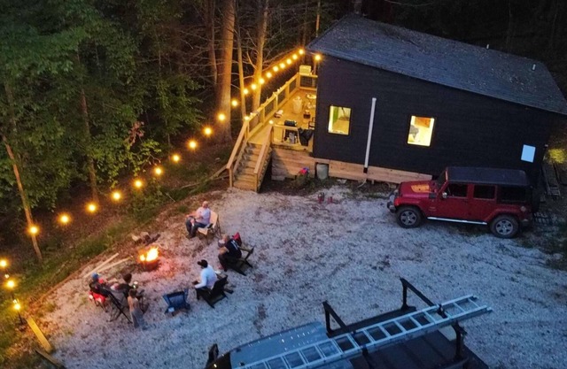 A Cozy Retreat in the Woods