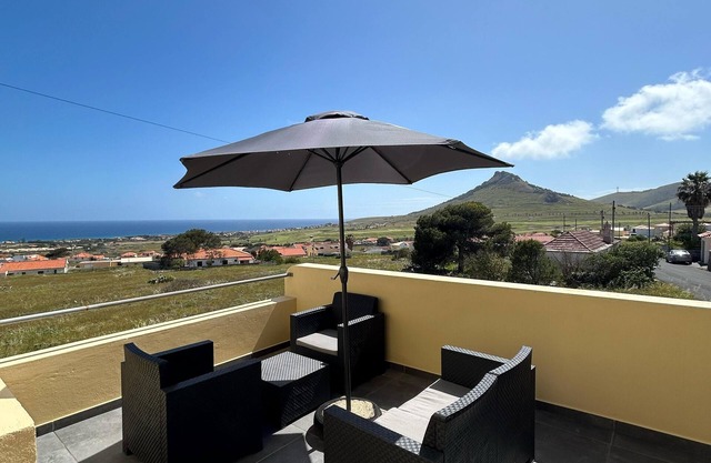 A cozy retreat with a private and quiet terrace, with sea and mountain views.