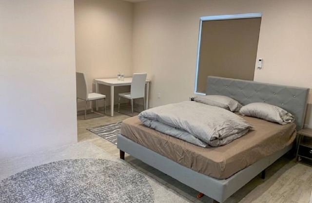 A Cozy Studio Unit / Room in Beverlywood West LA