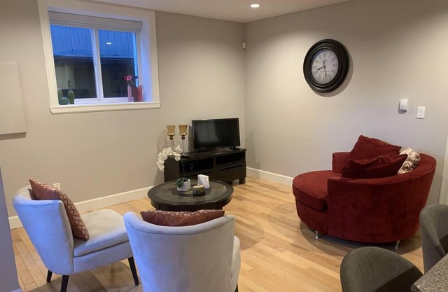 A Cozy suite in the heart of North Vancouver - Close to Lonsdale Ave.