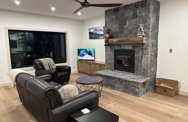 A Cozy town house with great location At Apex Mountain