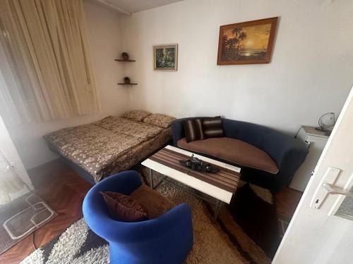 A-D free wi-fi internet, air conditioner,free parking