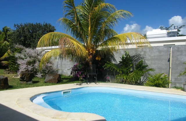 Eine fabelhafte Chambre d'hôte en-suite Klimaanlage, WiFi, privater Pool in der Nähe zum Strand