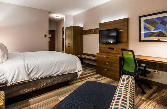 A Fabulous King Room for Business and Leisure