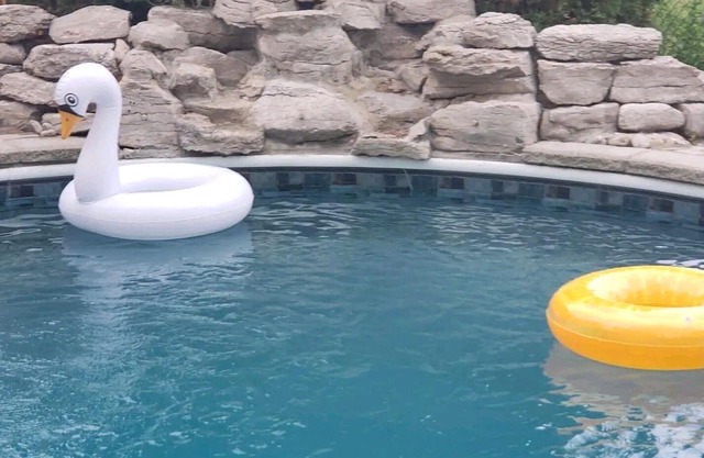 A family-friendly getaway, with outdoor pool and beautiful view!