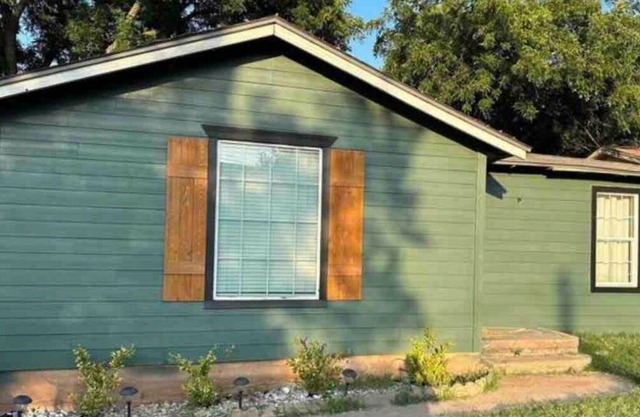 A family-friendly, tranquil oasis on Beverly Drive.