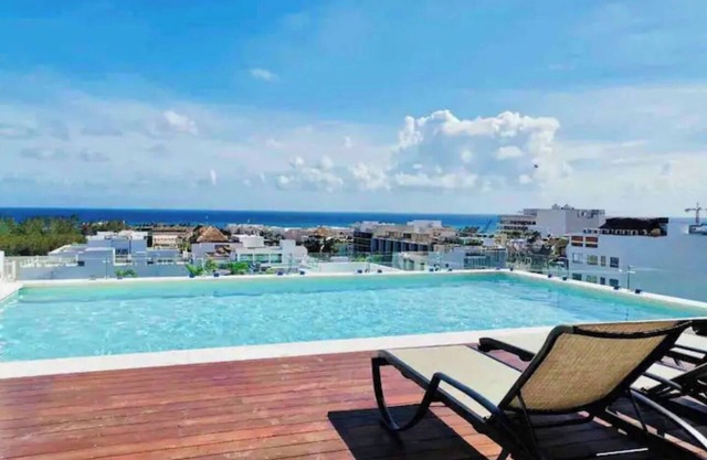A few steps from the 5th avenue and a few blocks to the sea, close 2 everything