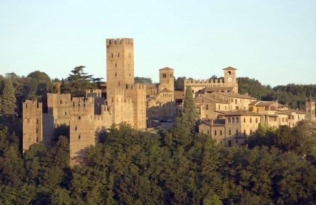 EIN FEINES STEINHAUS IN EMILIA