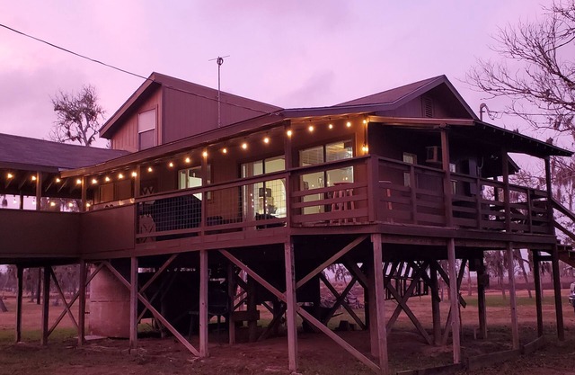 A fisherman's paradise, located on the beautiful Guadalupe River.