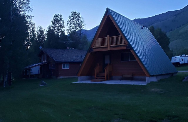 Eine Rahmenhütte in der Nähe von Yellowstone am Henry's Lake