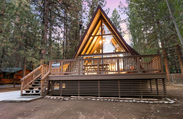 Newly Renovated A Frame Cabin Snow Summit + Spa + AC + Mural