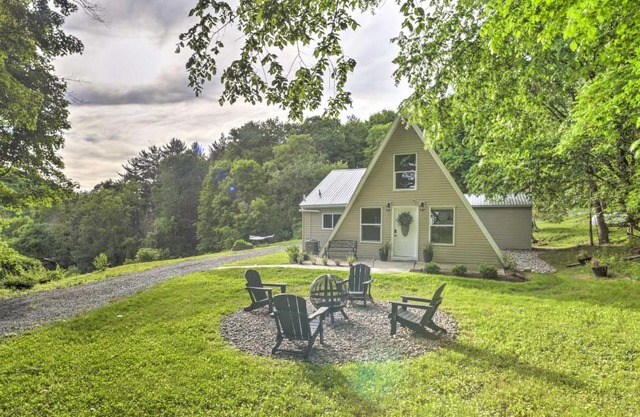 A-Frame Cabin with Hot Tub 5 Mi to Waterford!