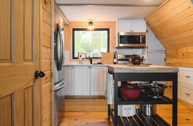A Frame Cottage on the Lake - Wiarton, Ontario
