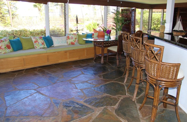 EIN EDELSTEIN MITTEN IN DER PAZIFISCH-OZEAN-ANSICHT