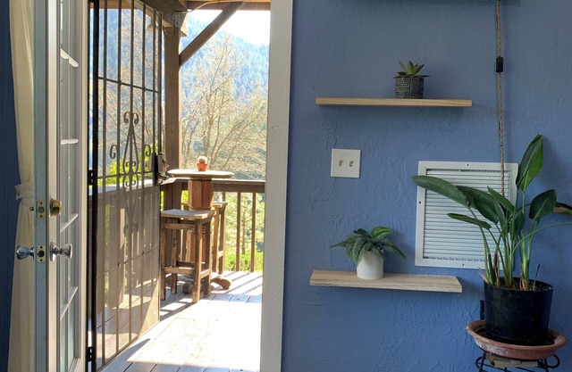 A guesthouse with panoramic mountain and river views with private bathroom