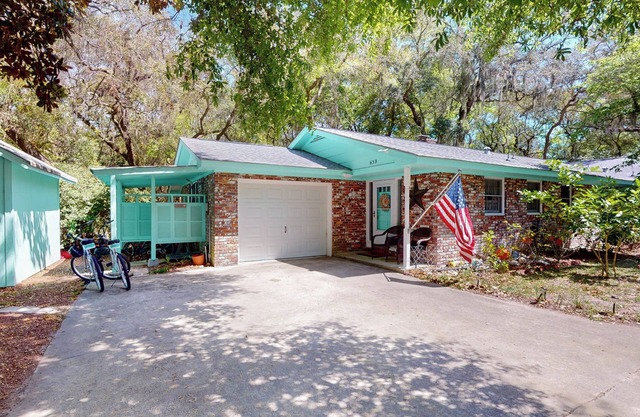 A HIDDEN GEM DUPLEX 2 bedrooms, 1.5 bathroom