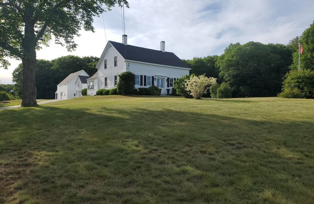 A historic, charming farmhouse in the heart of Midcoast Maine!