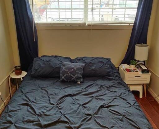 A Home Away - 1 Bedroom Bachelor Suite - Great Downtown Regina!!