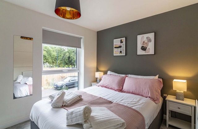 A homely, open 2bed self contained House w/ parking